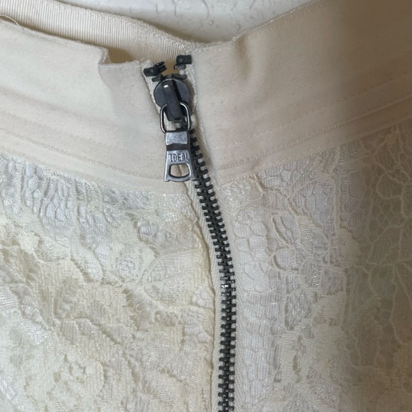 Alice + Olivia NWT Hi Lo Lace Midi Skirt Size 2 Ivory Sheer Lined - Picture 11 of 16